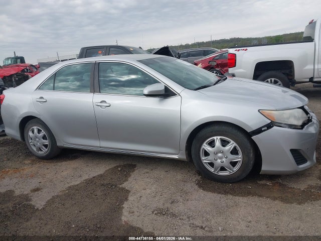 2014 Toyota Camry Le მანქანა იყიდება აუქციონზე, vin: 4T4BF1FKXER345298, აუქციონის ნომერი: 44736155