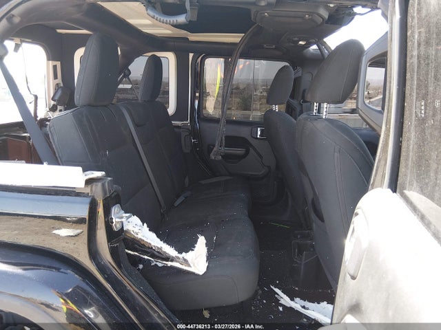 1C4HJXDG7JW222128 Jeep Wrangler Unlimited Sport S 4x4