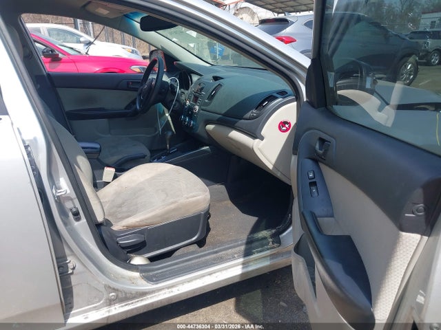 2010 KIA FORTE KNAFU4A2XA5809383 Photo 4