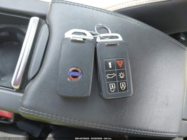 2013 Volvo S60 T5 მანქანა იყიდება აუქციონზე, vin: YV1612FH2D1222128, აუქციონის ნომერი: 44736325