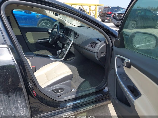 2013 Volvo S60 T5 მანქანა იყიდება აუქციონზე, vin: YV1612FH2D1222128, აუქციონის ნომერი: 44736325