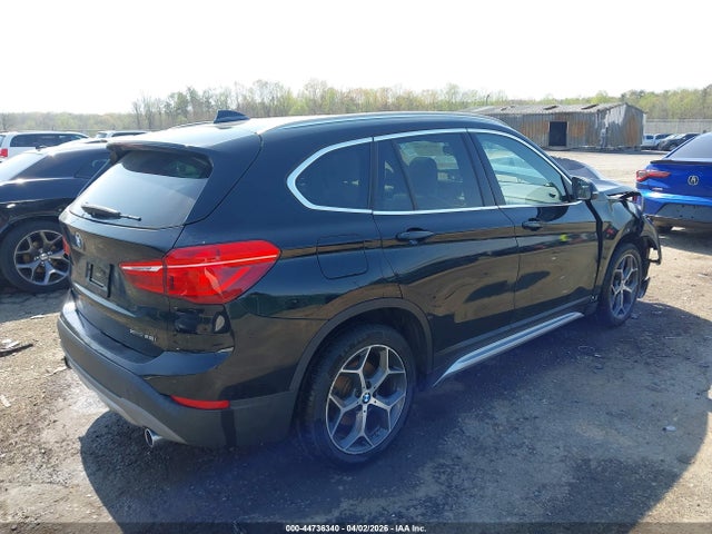 2018 BMW X1 WBXHT3C3XJ5L28566 Photo 3