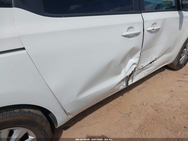 44736349 :رقم المزاد ، KNDMB5C19H6282600 vin ، 2017 Kia Sedona Lx مزاد بيع