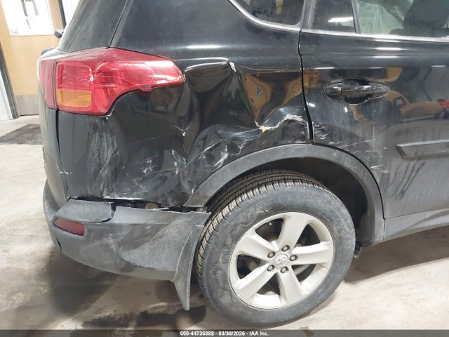 2T3RFREV2EW211895 Toyota Rav4 Xle