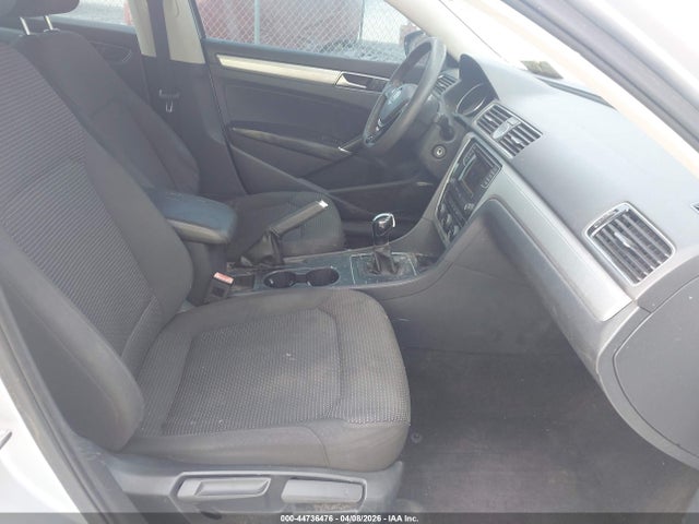 Продажа на аукционе авто 2016 Volkswagen Passat 1.8t S, vin: 1VWAT7A35GC010459, номер лота: 44736476