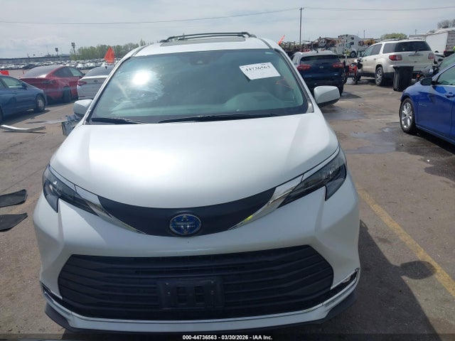 5TDJSKFC9RS116156 Toyota SIENNA XLE