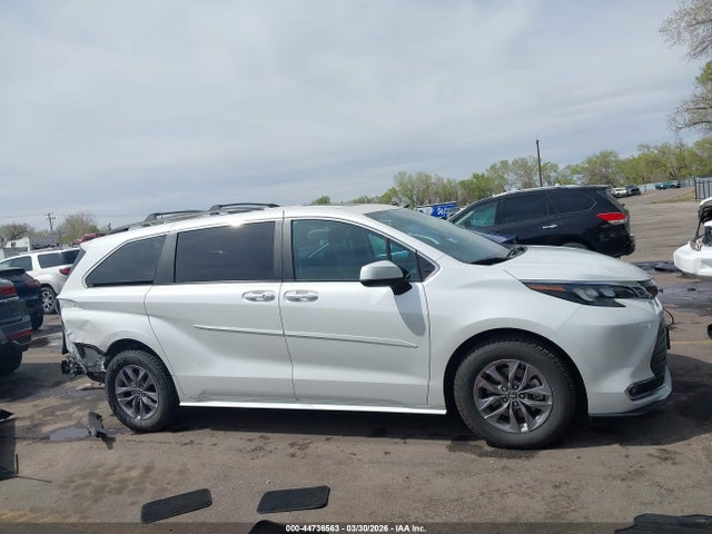 5TDJSKFC9RS116156 Toyota SIENNA XLE
