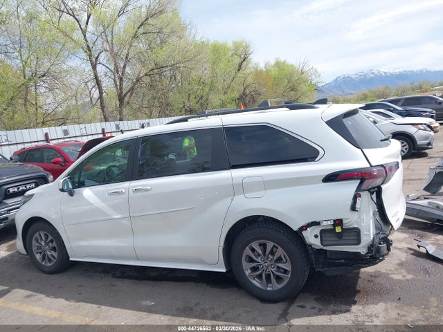 5TDJSKFC9RS116156 Toyota SIENNA XLE