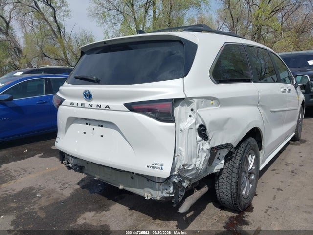 5TDJSKFC9RS116156 Toyota SIENNA XLE