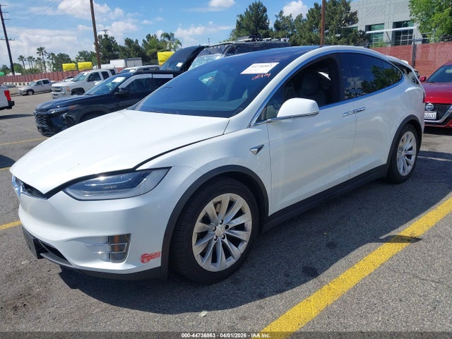 2017 Tesla Model X 100d/75d/90d მანქანა იყიდება აუქციონზე, vin: 5YJXCBE22HF065067, აუქციონის ნომერი: 44736863