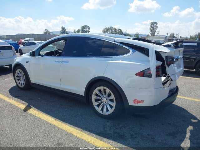 2017 Tesla Model X 100d/75d/90d მანქანა იყიდება აუქციონზე, vin: 5YJXCBE22HF065067, აუქციონის ნომერი: 44736863