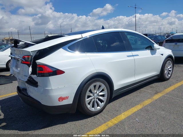 2017 Tesla Model X 100d/75d/90d მანქანა იყიდება აუქციონზე, vin: 5YJXCBE22HF065067, აუქციონის ნომერი: 44736863