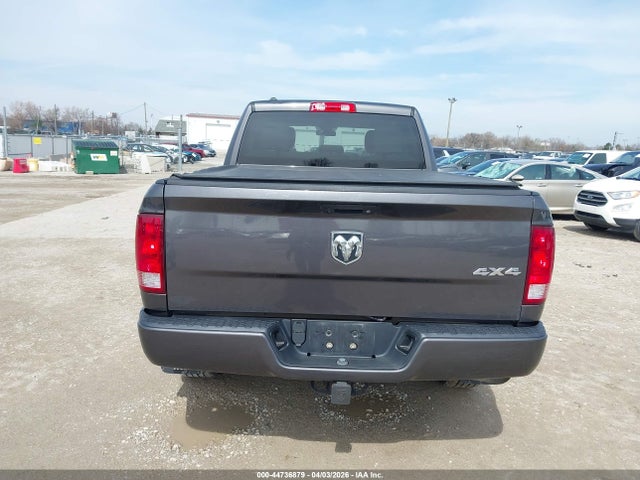 44736879 :رقم المزاد ، 1C6RR7FG9JS273588 vin ، 2018 Ram 1500 Express  4x4 6'4 Box مزاد بيع
