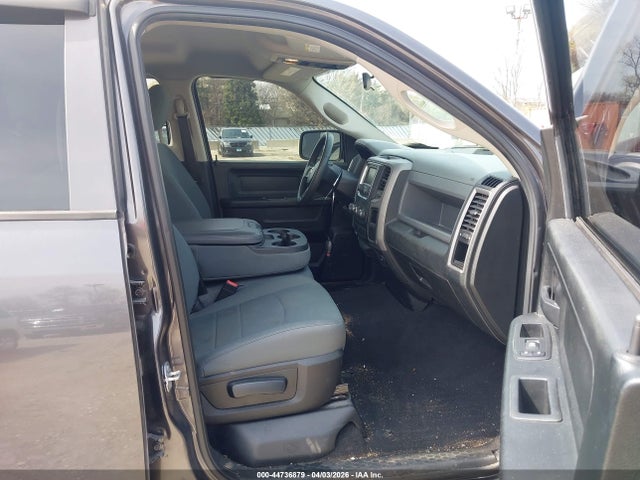 44736879 :رقم المزاد ، 1C6RR7FG9JS273588 vin ، 2018 Ram 1500 Express  4x4 6'4 Box مزاد بيع