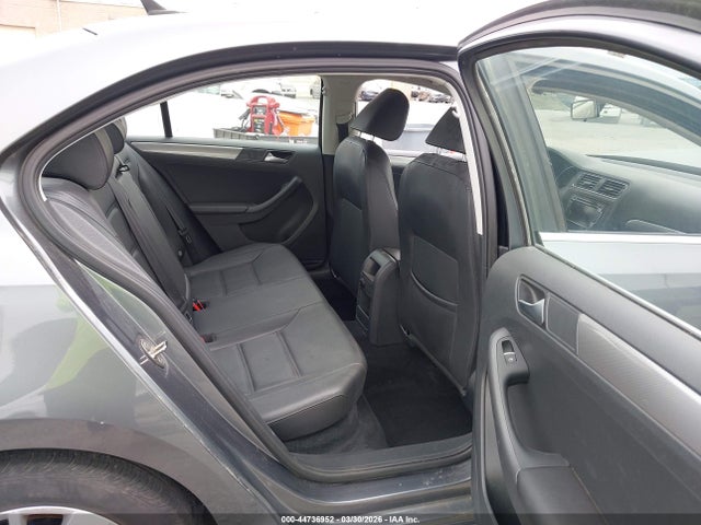 3VWD17AJ5FM250089 Volkswagen Jetta 1.8t Se