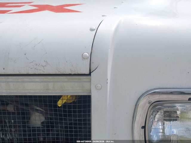 44736959 :رقم المزاد ، 4UZA4FA48YCG41533 vin ، 2000 Freightliner Chassis M Line Walk-in Van مزاد بيع