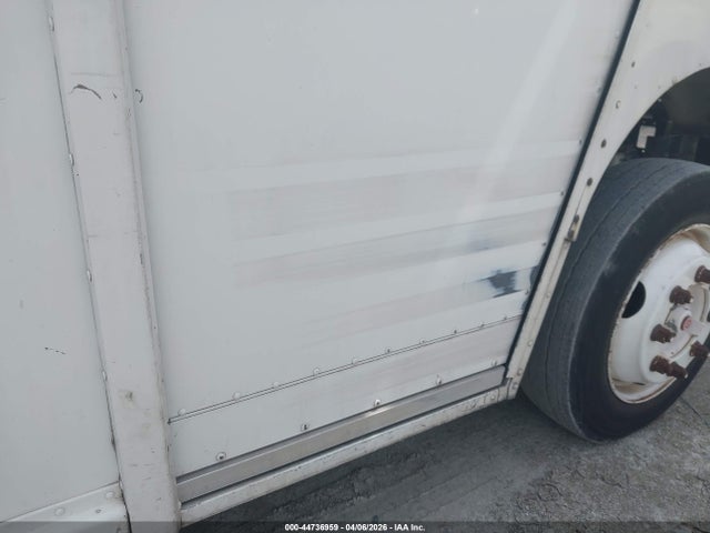 44736959 :رقم المزاد ، 4UZA4FA48YCG41533 vin ، 2000 Freightliner Chassis M Line Walk-in Van مزاد بيع