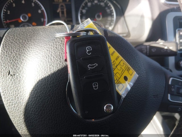 2014 Volkswagen Eos Sport მანქანა იყიდება აუქციონზე, vin: WVWBW8AH2EV005107, აუქციონის ნომერი: 44737251
