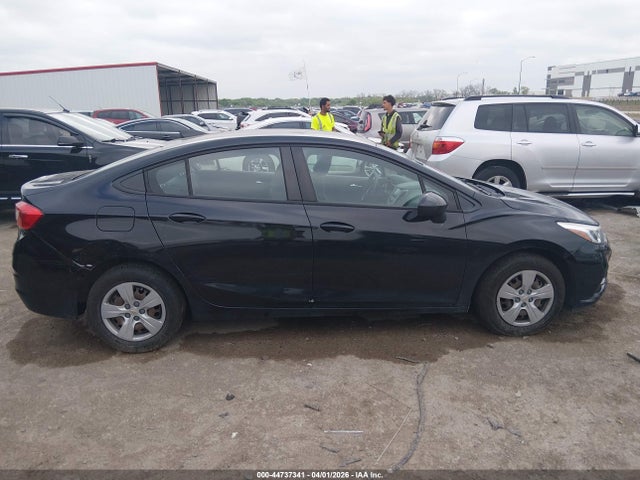 44737341 :رقم المزاد ، 1G1BC5SM7J7175571 vin ، 2018 Chevrolet Cruze Ls Auto مزاد بيع