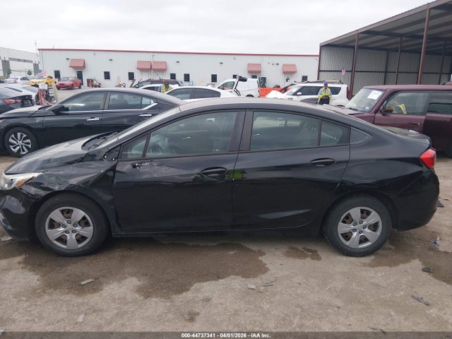 44737341 :رقم المزاد ، 1G1BC5SM7J7175571 vin ، 2018 Chevrolet Cruze Ls Auto مزاد بيع