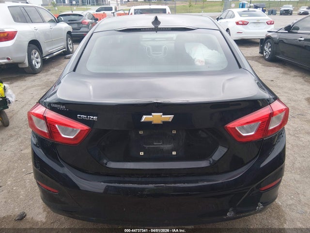 44737341 :رقم المزاد ، 1G1BC5SM7J7175571 vin ، 2018 Chevrolet Cruze Ls Auto مزاد بيع