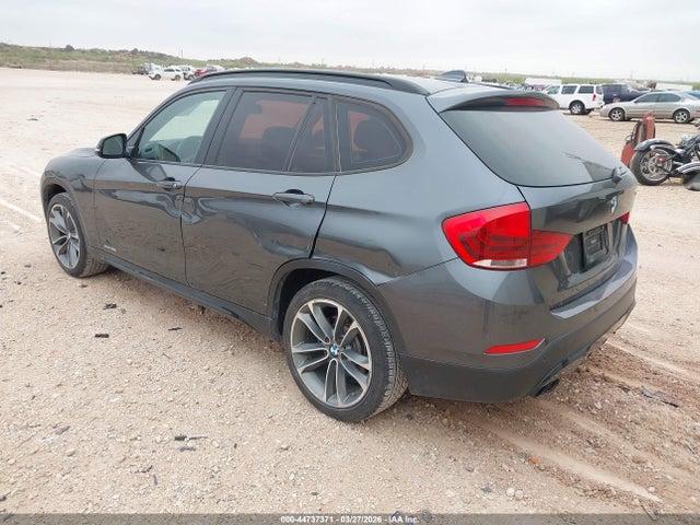 2015 BMW X1 WBAVM1C56FV314977 Photo 2