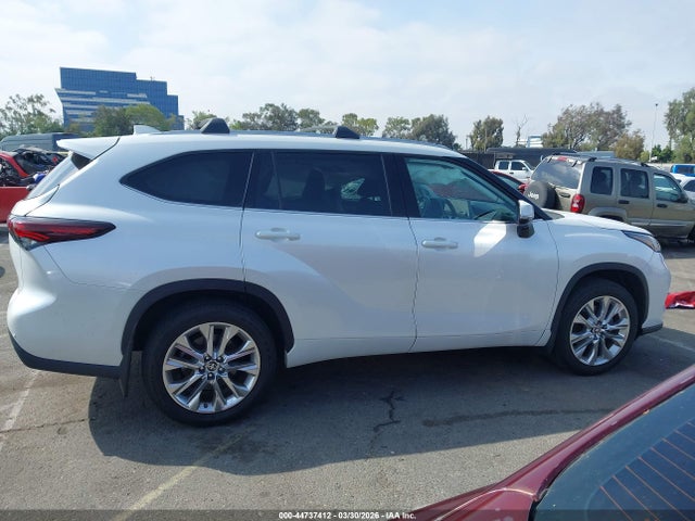 Toyota Highlander Limited 2024 5TDKDRAH6RS540369 Image 13