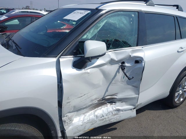 Toyota Highlander Limited 2024 5TDKDRAH6RS540369 Image 17
