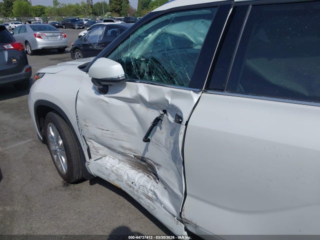 Toyota Highlander Limited 2024 5TDKDRAH6RS540369 Image 18