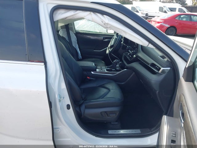 Toyota Highlander Limited 2024 5TDKDRAH6RS540369 Image 5