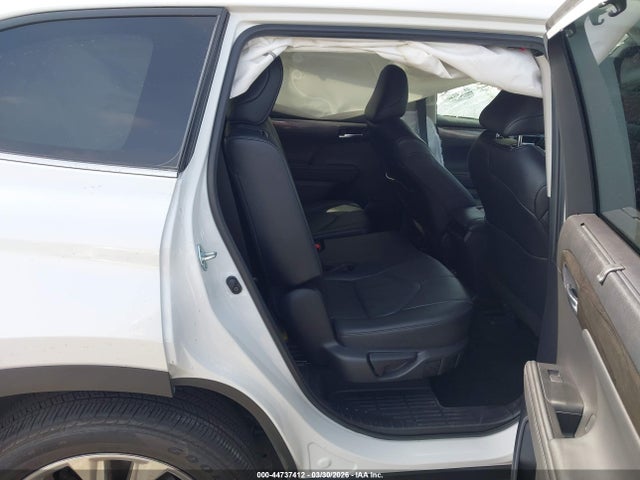 Toyota Highlander Limited 2024 5TDKDRAH6RS540369 Image 8