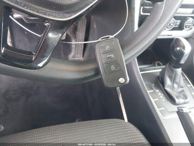 44737445 :رقم المزاد ، 1VWAT7A33HC025687 vin ، 2017 Volkswagen Passat 1.8t S مزاد بيع