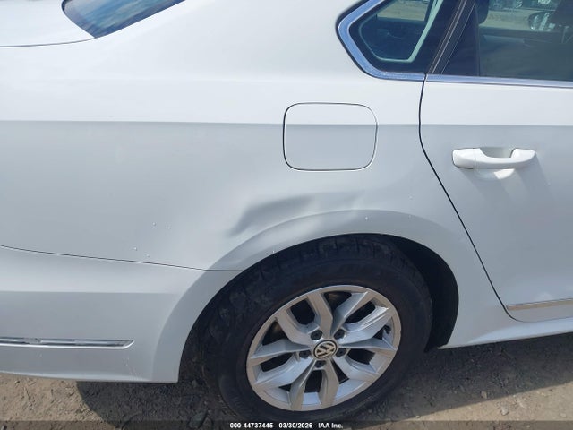 44737445 :رقم المزاد ، 1VWAT7A33HC025687 vin ، 2017 Volkswagen Passat 1.8t S مزاد بيع
