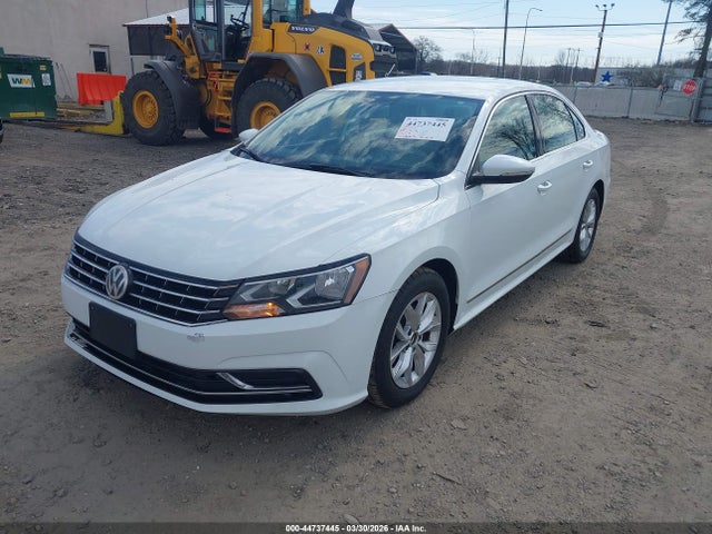 44737445 :رقم المزاد ، 1VWAT7A33HC025687 vin ، 2017 Volkswagen Passat 1.8t S مزاد بيع