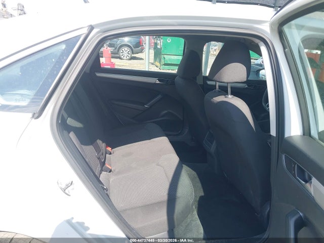44737445 :رقم المزاد ، 1VWAT7A33HC025687 vin ، 2017 Volkswagen Passat 1.8t S مزاد بيع