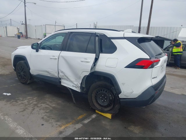 Toyota RAV4 LE 2021 2T3H1RFVXMW150092 Image 3