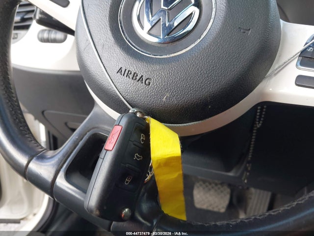 2013 Volkswagen Beetle 2.5l მანქანა იყიდება აუქციონზე, vin: 3VWJX7AT7DM680268, აუქციონის ნომერი: 44737479