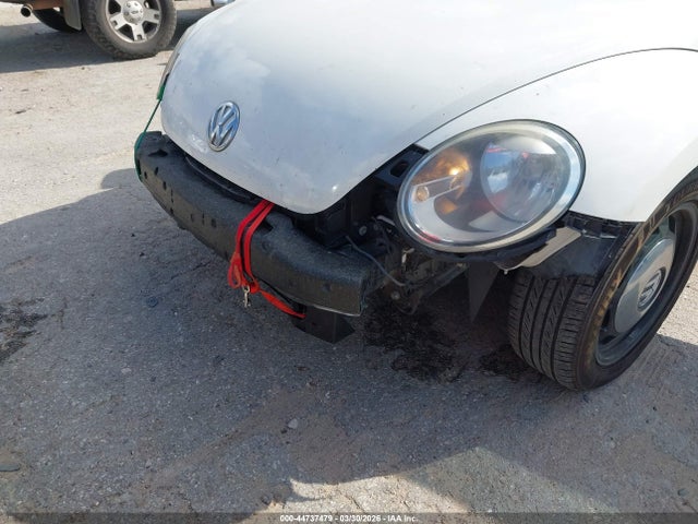 2013 Volkswagen Beetle 2.5l მანქანა იყიდება აუქციონზე, vin: 3VWJX7AT7DM680268, აუქციონის ნომერი: 44737479