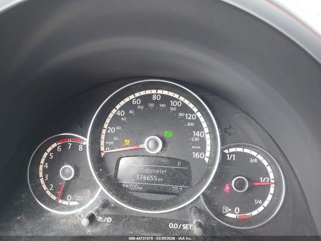 2013 Volkswagen Beetle 2.5l მანქანა იყიდება აუქციონზე, vin: 3VWJX7AT7DM680268, აუქციონის ნომერი: 44737479