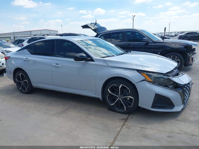 44737578 :رقم المزاد ، 1N4BL4CW1PN371257 vin ، 2023 Nissan Altima Sr Intelligent Awd مزاد بيع