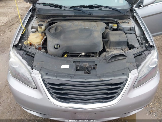 2014 Chrysler 200 Limited მანქანა იყიდება აუქციონზე, vin: 1C3CCBCG3EN135870, აუქციონის ნომერი: 44737624
