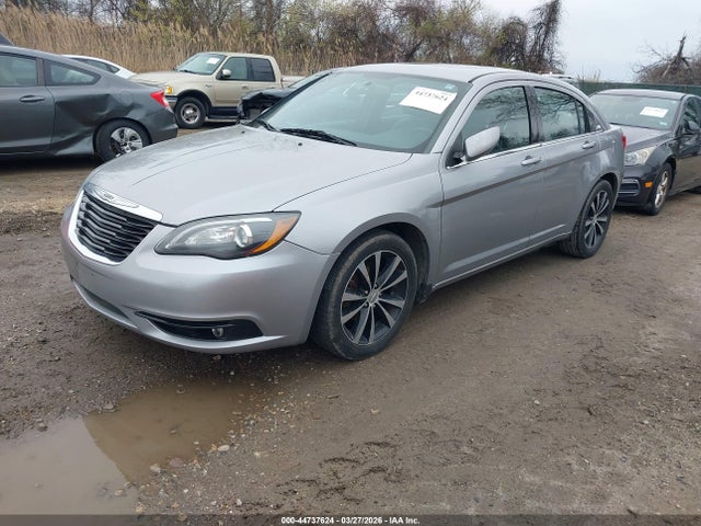 2014 Chrysler 200 Limited მანქანა იყიდება აუქციონზე, vin: 1C3CCBCG3EN135870, აუქციონის ნომერი: 44737624