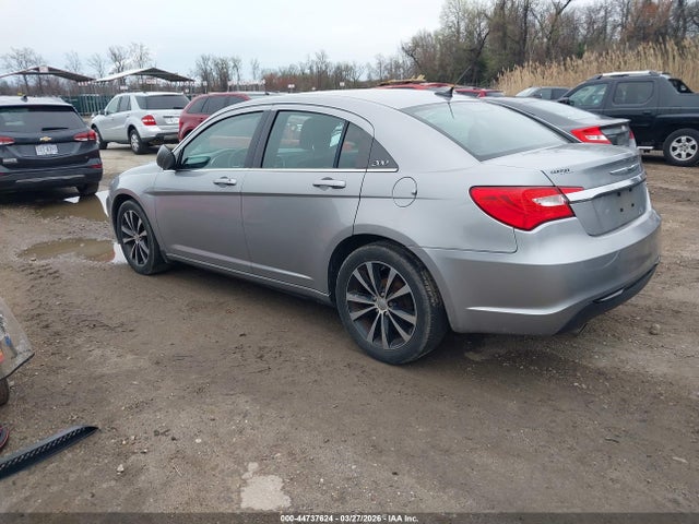2014 Chrysler 200 Limited მანქანა იყიდება აუქციონზე, vin: 1C3CCBCG3EN135870, აუქციონის ნომერი: 44737624