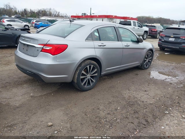 2014 Chrysler 200 Limited მანქანა იყიდება აუქციონზე, vin: 1C3CCBCG3EN135870, აუქციონის ნომერი: 44737624