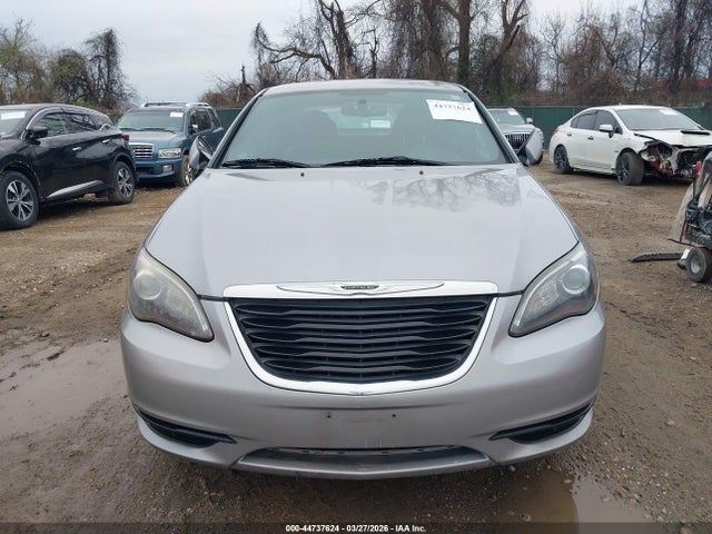 2014 Chrysler 200 Limited მანქანა იყიდება აუქციონზე, vin: 1C3CCBCG3EN135870, აუქციონის ნომერი: 44737624