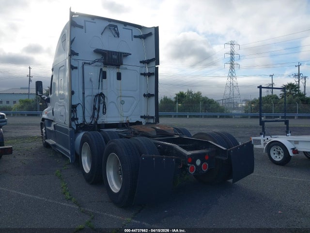 Продаж на аукціоні авто 2016 Freightliner Cascadia 125, vin: 3AKJGLD57GSGZ5822, номер лоту: 44737662