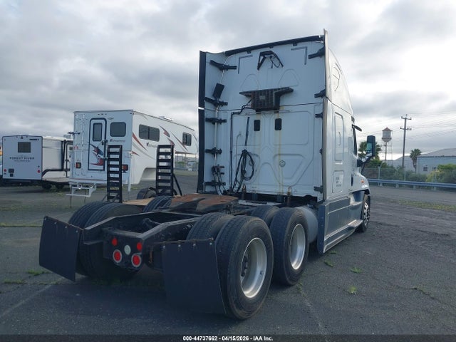 Продаж на аукціоні авто 2016 Freightliner Cascadia 125, vin: 3AKJGLD57GSGZ5822, номер лоту: 44737662