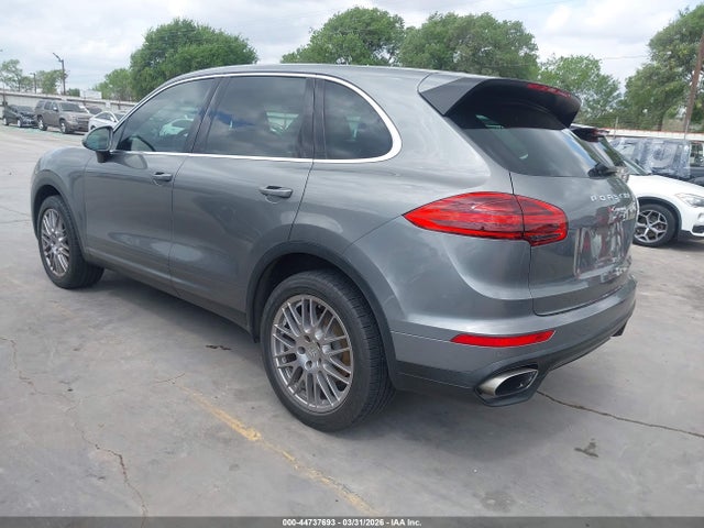 2016 PORSCHE CAYENNE WP1AA2A26GLA00699 Photo 2