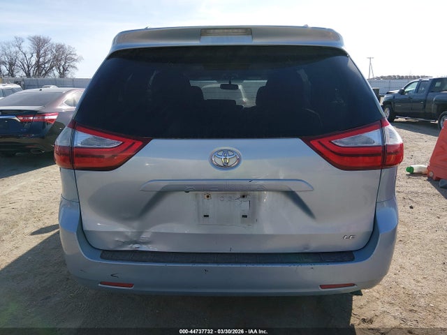 44737732 :رقم المزاد ، 5TDKK3DC5FS645791 vin ، 2015 Toyota Sienna Le 8 Passenger مزاد بيع