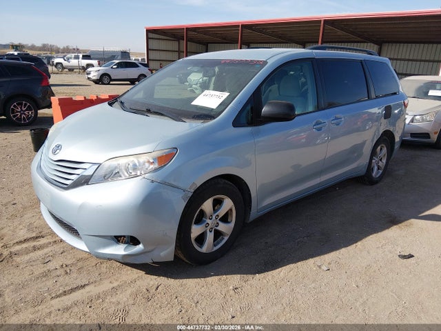 44737732 :رقم المزاد ، 5TDKK3DC5FS645791 vin ، 2015 Toyota Sienna Le 8 Passenger مزاد بيع